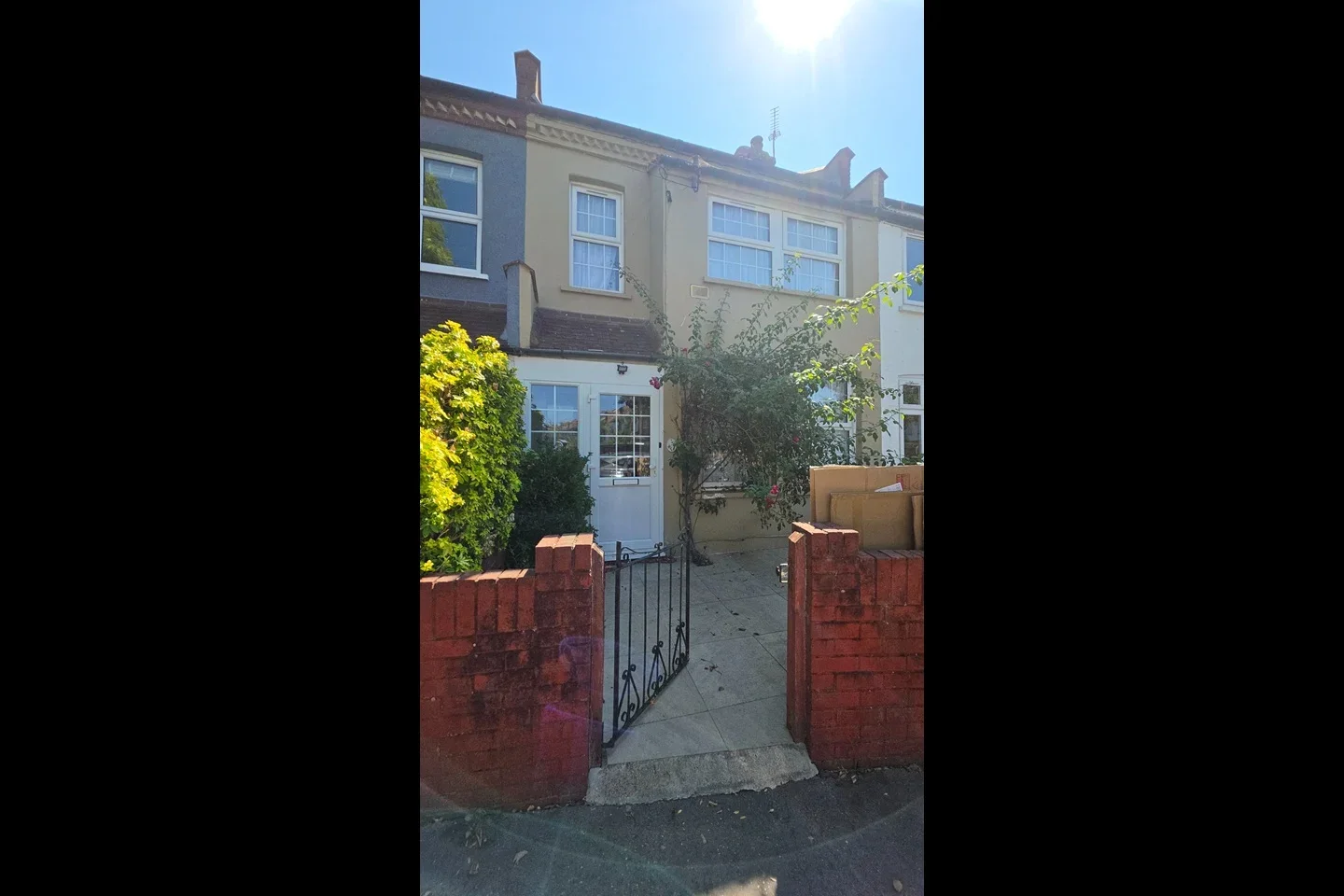 Room Alderton Road in Greater London