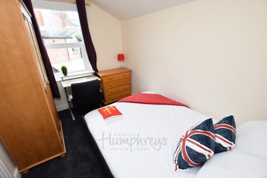 Room Artizan Road in Northampton