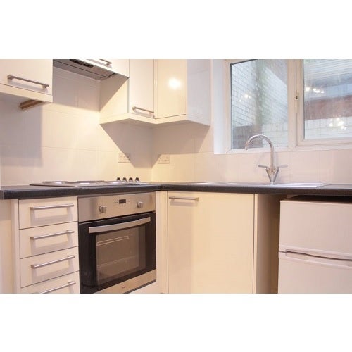 Flat Blythe Road in Greater London