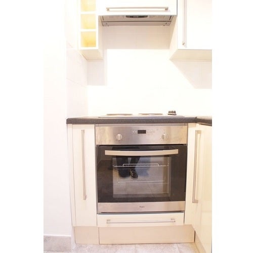 Flat Blythe Road in Greater London
