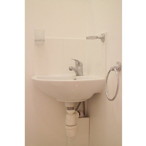 Flat Blythe Road in Greater London