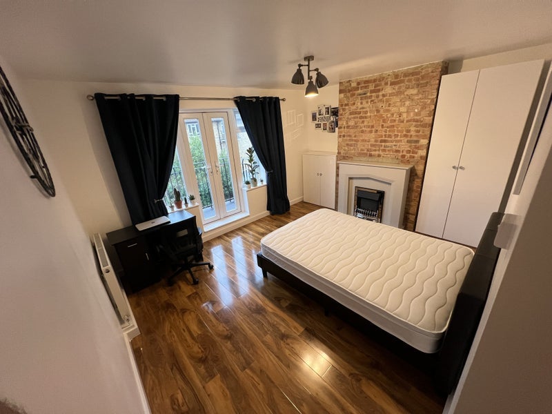 Room Bruce Road in Greater London