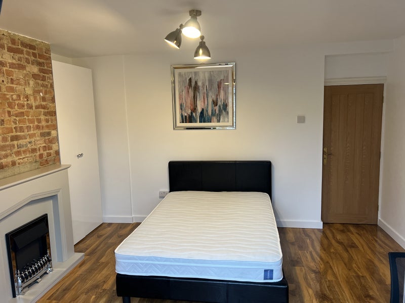 Room Bruce Road in Greater London