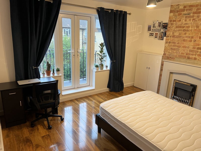 Room Bruce Road in Greater London
