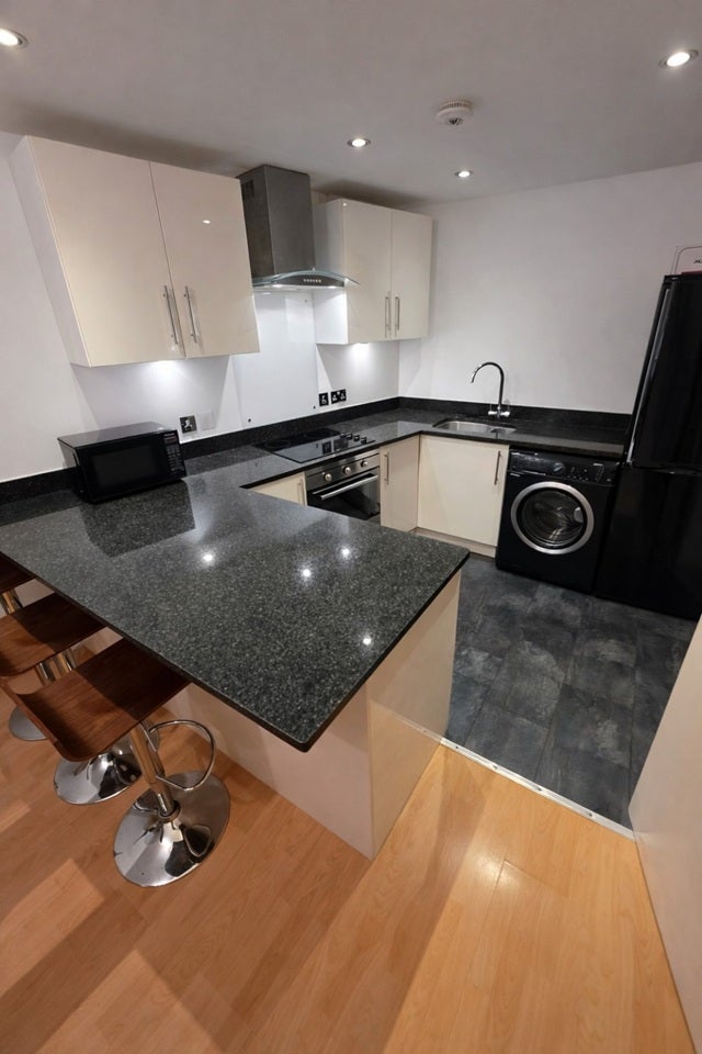 Flat Boss Street in Greater London