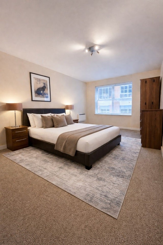 Flat Boss Street in Greater London