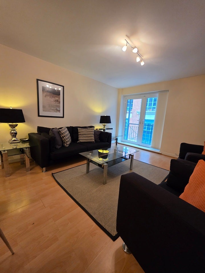 Flat Boss Street in Greater London