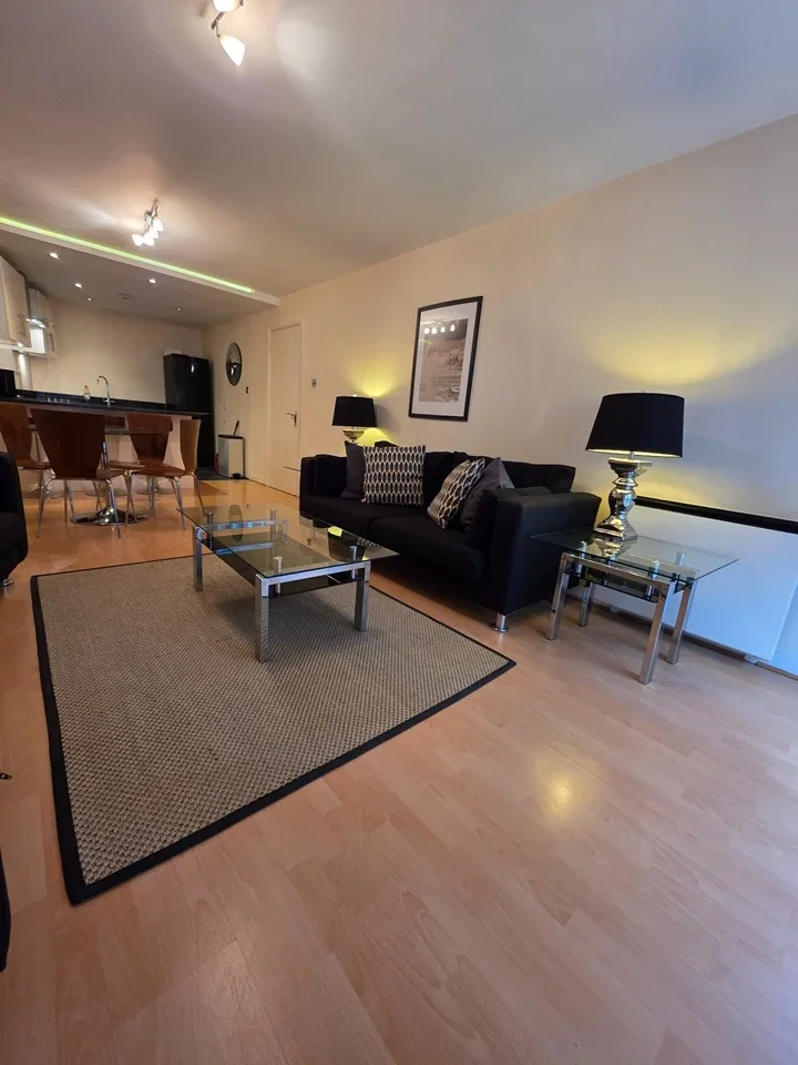 Flat Boss Street in Greater London