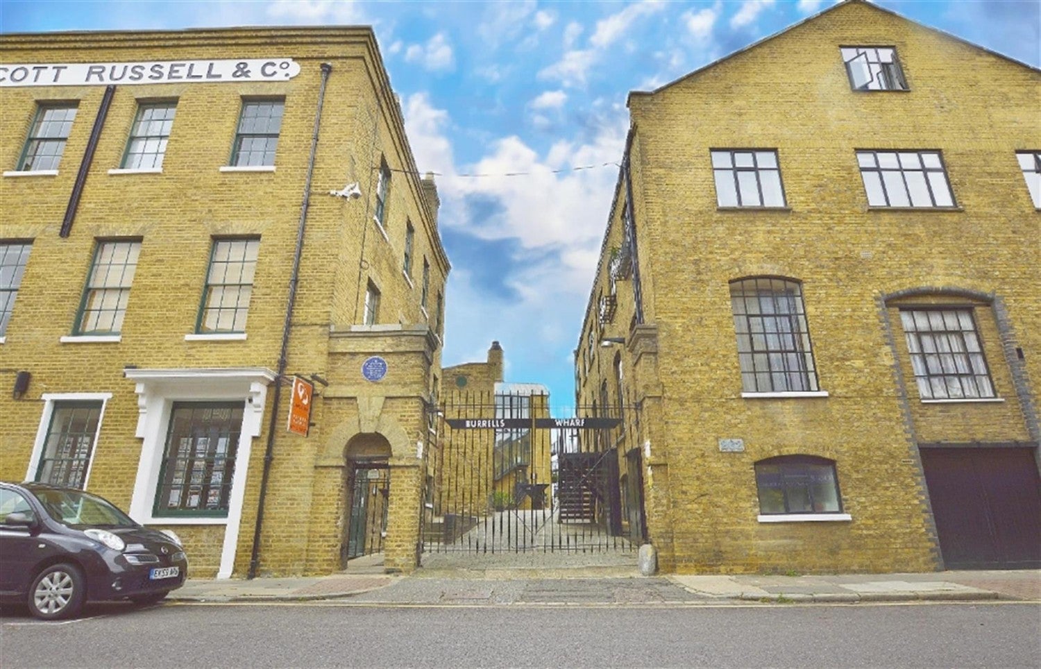 Flat Westferry Road in Greater London