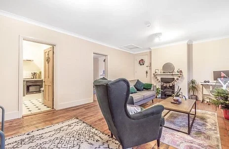 Flat Sheen Road in Greater London