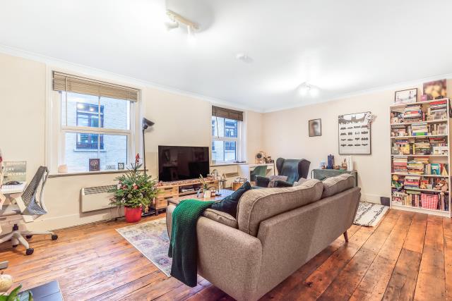 Flat Sheen Road in Greater London
