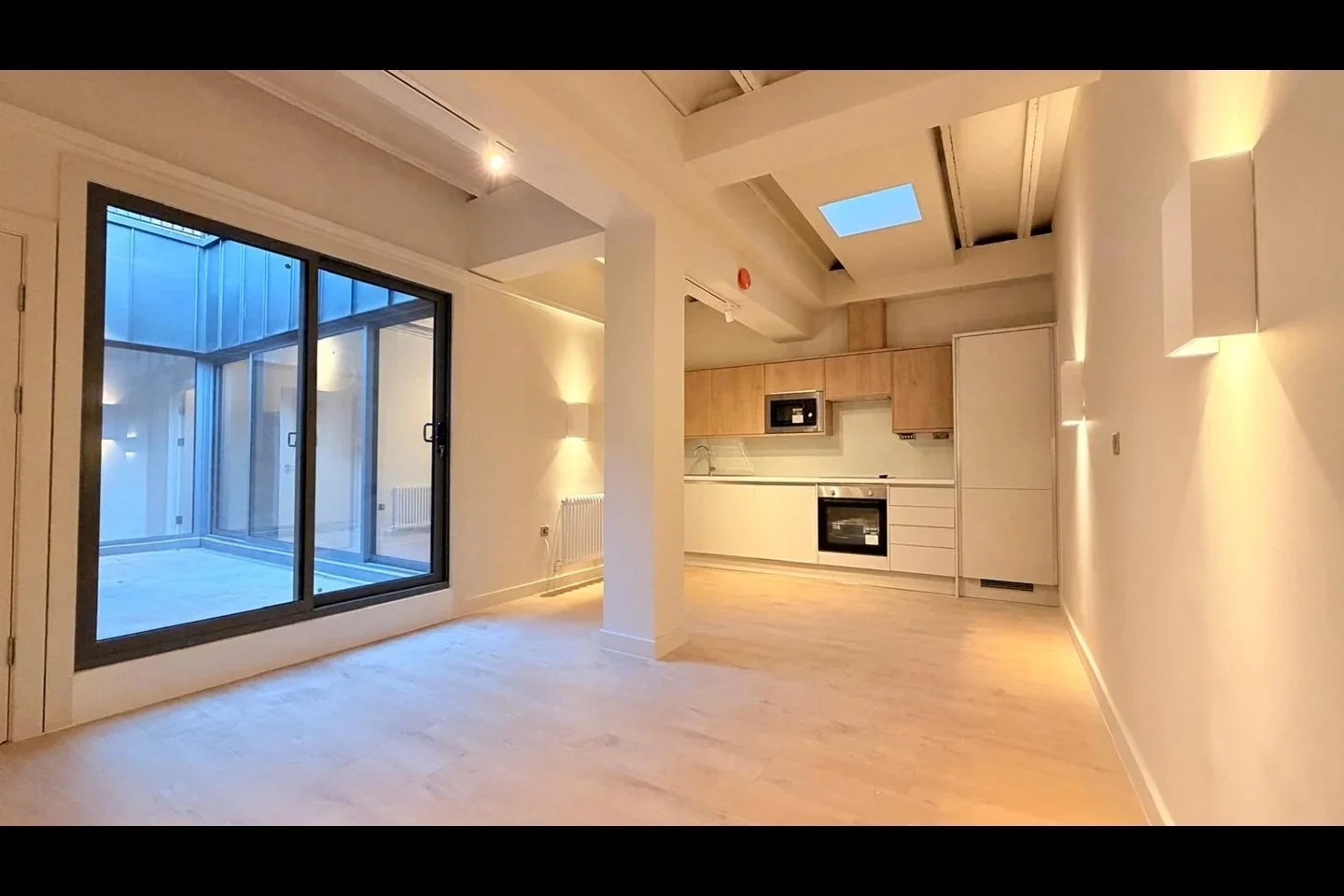 Flat Princelet Street in Greater London