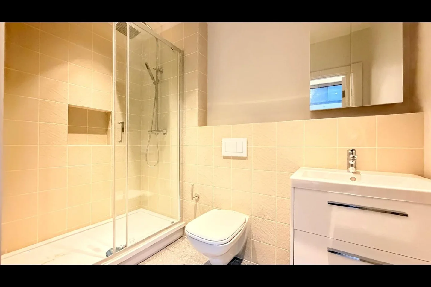 Flat Princelet Street in Greater London