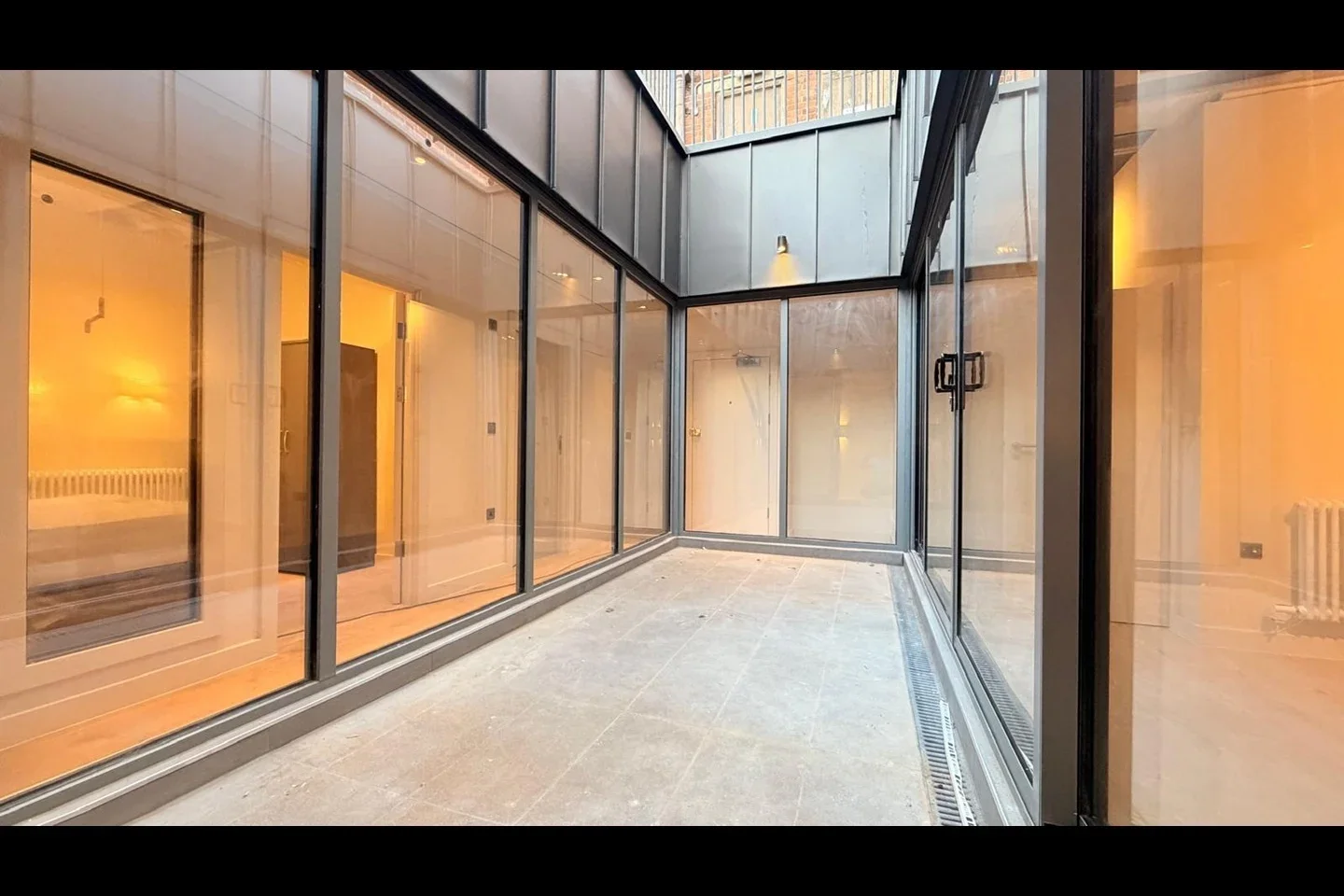 Flat Princelet Street in Greater London