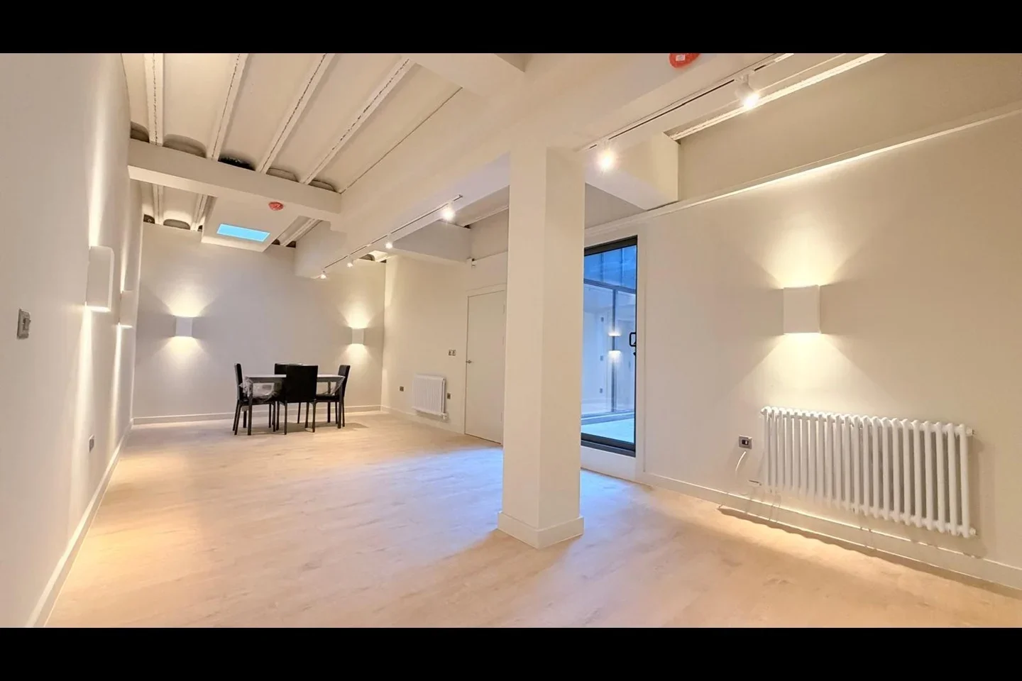 Flat Princelet Street in Greater London