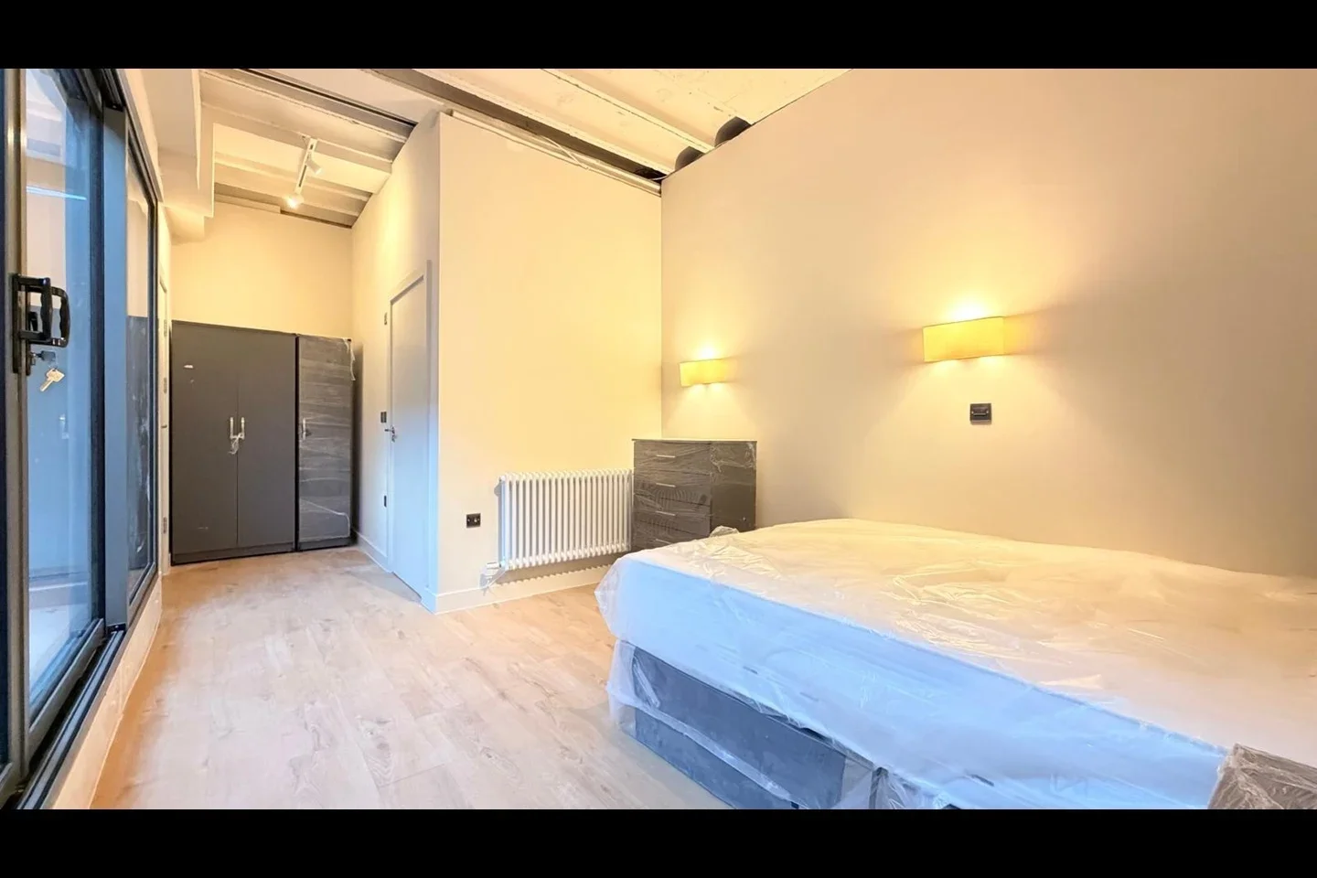 Flat Princelet Street in Greater London