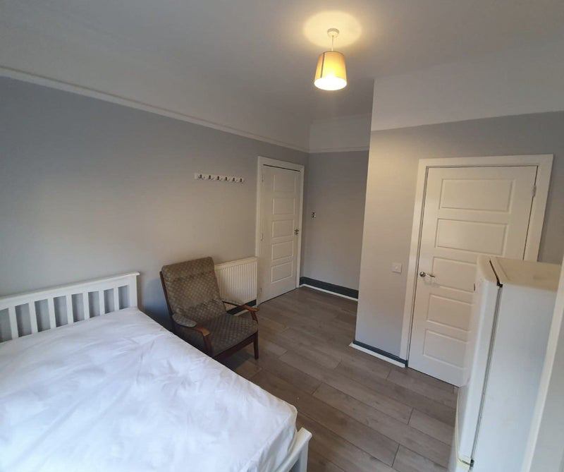 Room Middle Oxford Street in Wakefield