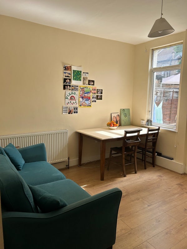 Room Glenavon Road in Greater London