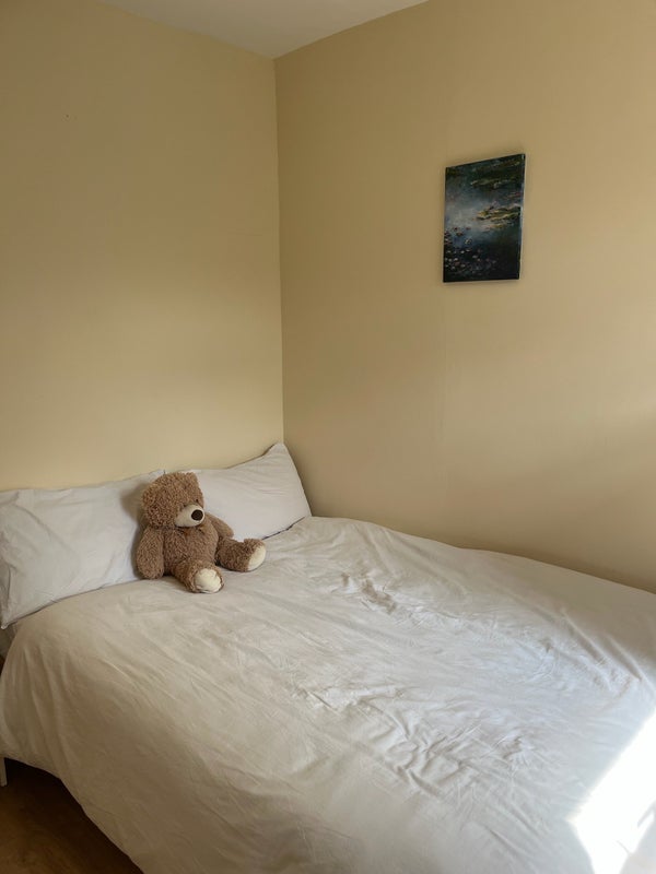 Room Glenavon Road in Greater London