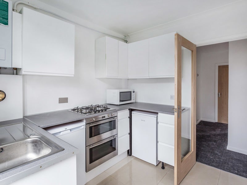 Flat Victoria Road in Reigate and Banstead