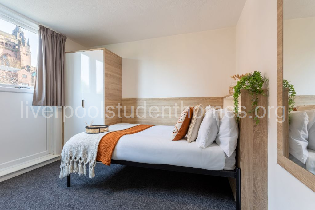 Room Shaw Street in Liverpool