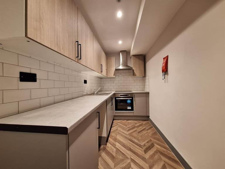 Flat Barnfield Road in Greater London