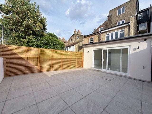 Flat Gambole Road in Greater London
