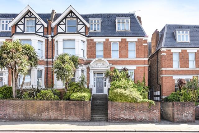 Flat Finchley Road in London
