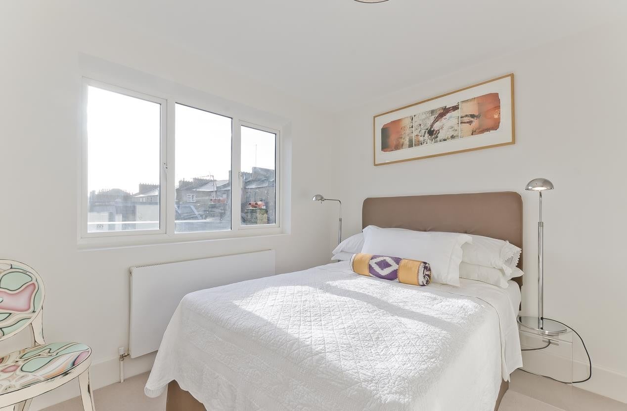 Flat Westbourne Park Road in Greater London