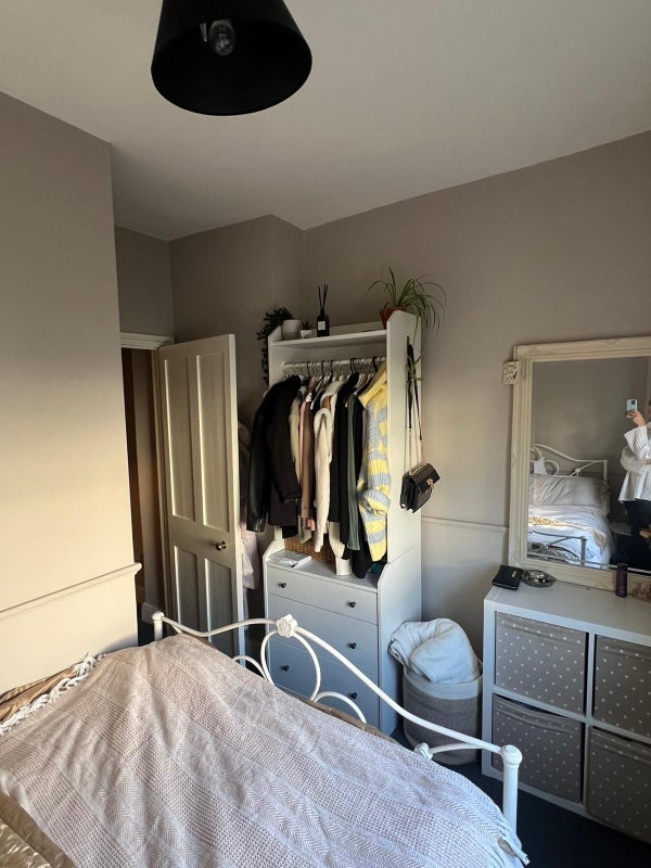 Room Kingwood Road in Greater London