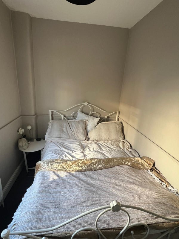 Room Kingwood Road in Greater London