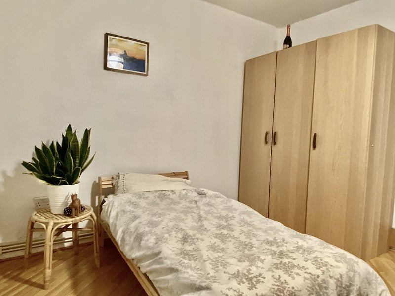 Room Shirley House Drive in Greater London