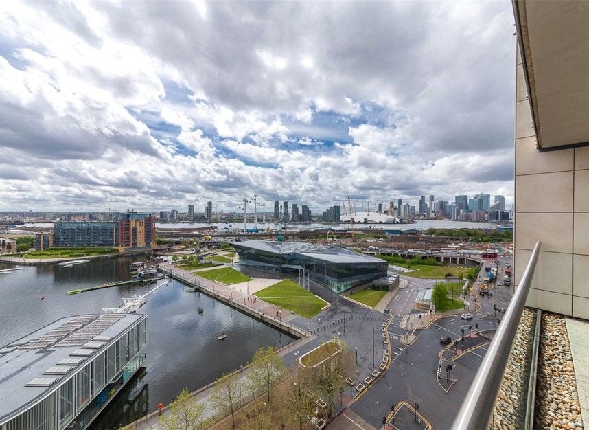 Flat Western Gateway in Greater London