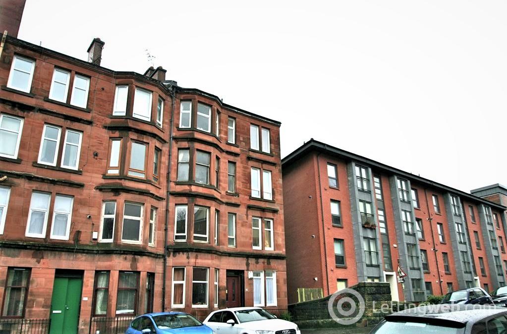 Flat Crathie Drive in Glasgow