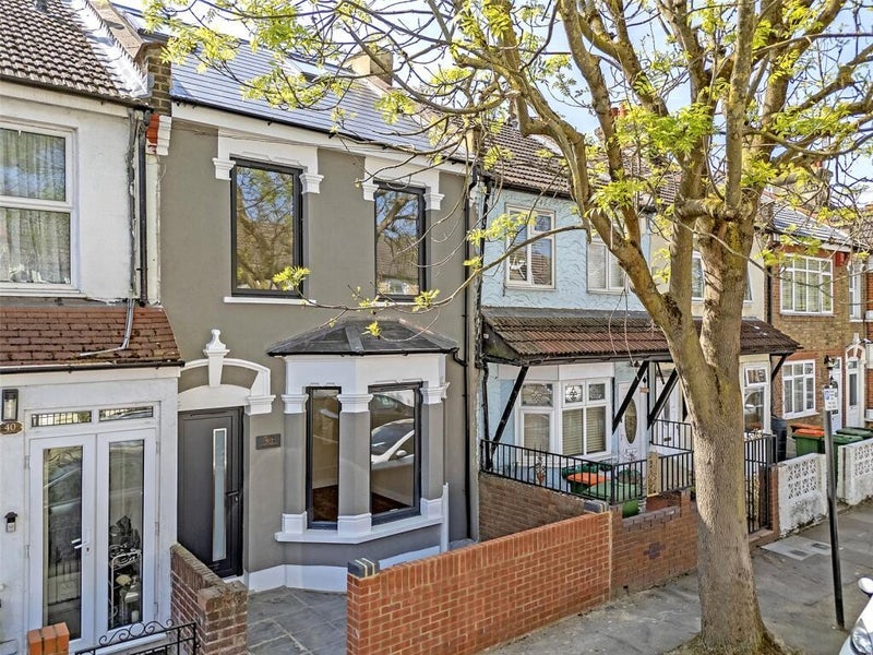 Room Woodside Road in Greater London