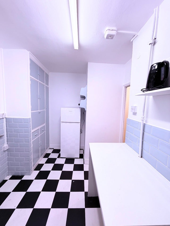 Flat Ainsdale Road in Three Rivers