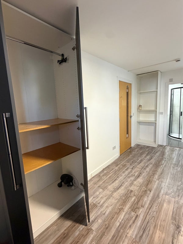 Flat Chalkhill Road in Greater London