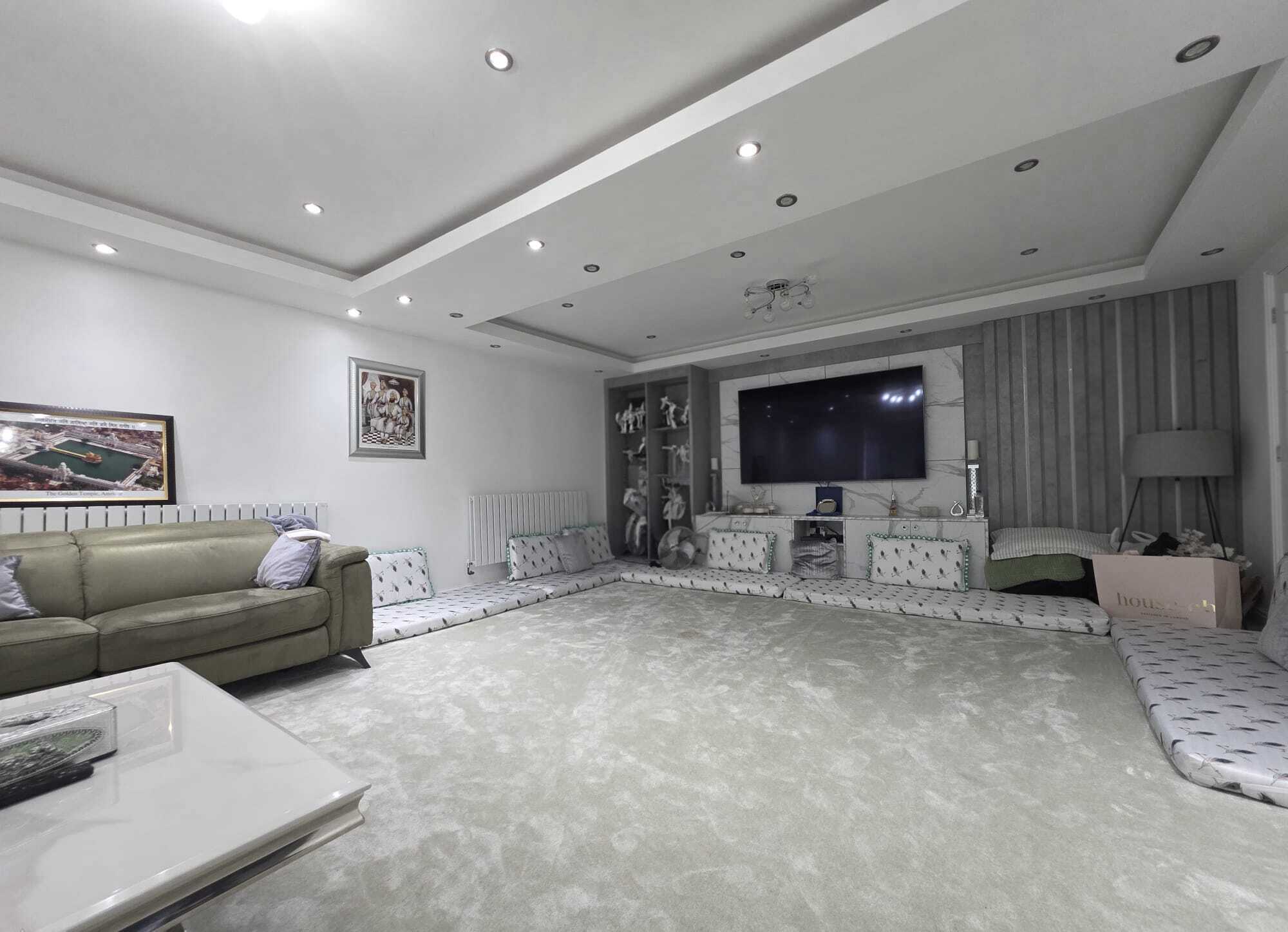 House Alderford Close in Wolverhampton