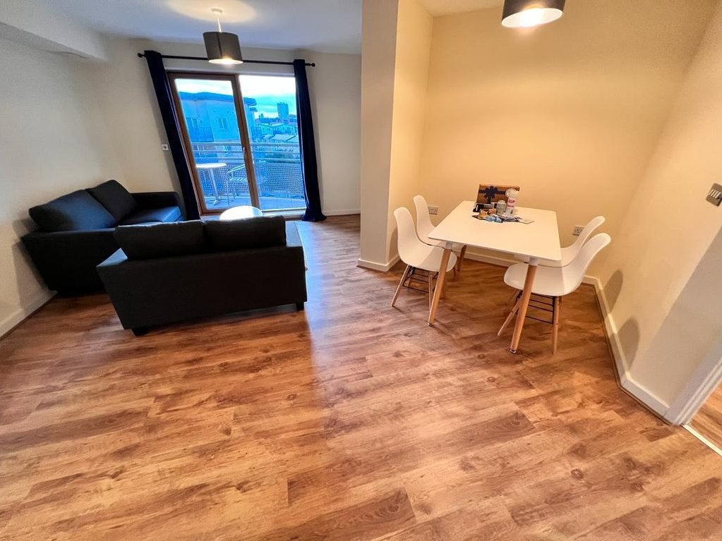 Flat Pancras Way in Greater London