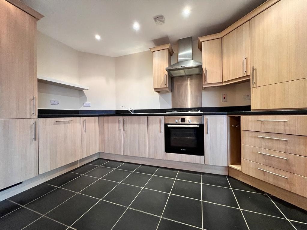 Flat Pancras Way in Greater London