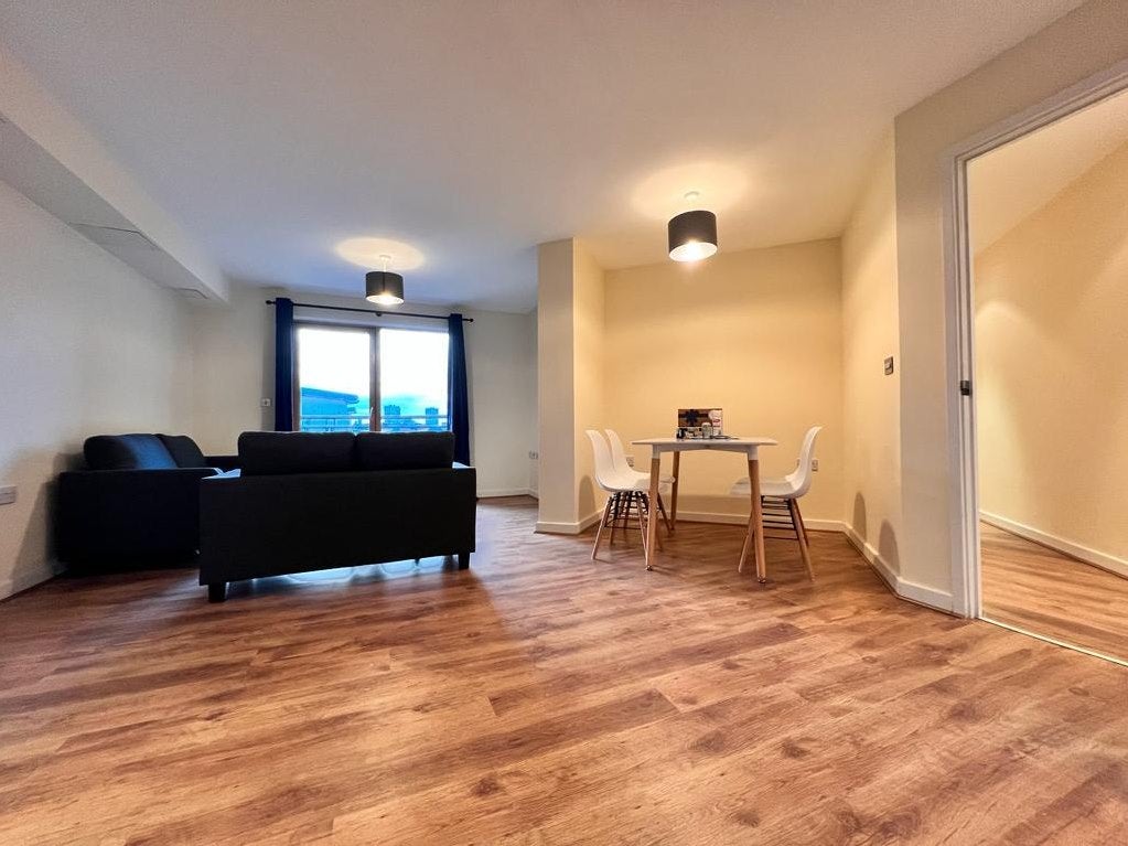 Flat Pancras Way in Greater London