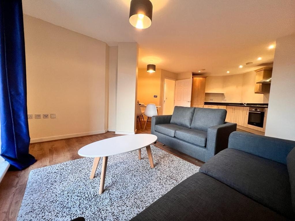Flat Pancras Way in Greater London