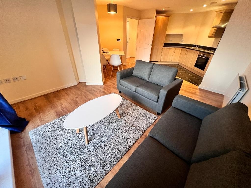 Flat Pancras Way in Greater London