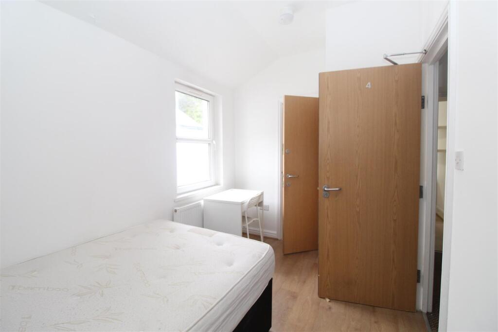 Room Colum Road in Cardiff
