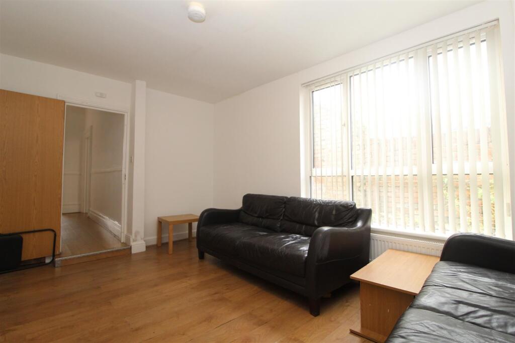 Room Colum Road in Cardiff