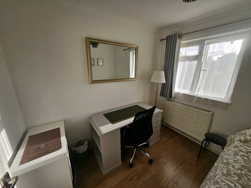 Room Johnson Road in Greater London