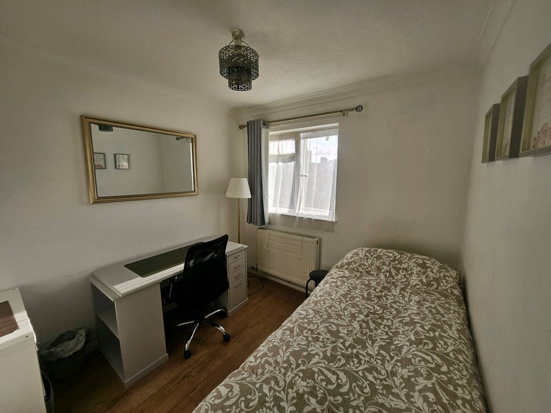 Room Johnson Road in Greater London