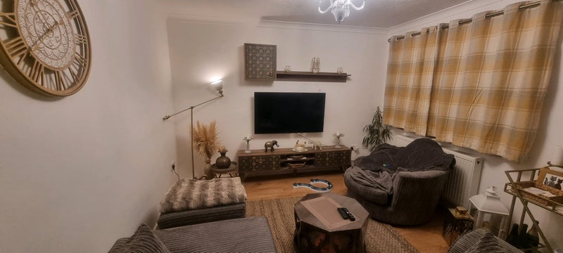Room Johnson Road in Greater London
