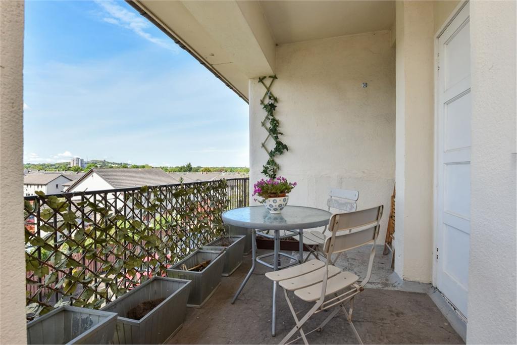 Flat Ellangowan Terrace in City of Edinburgh