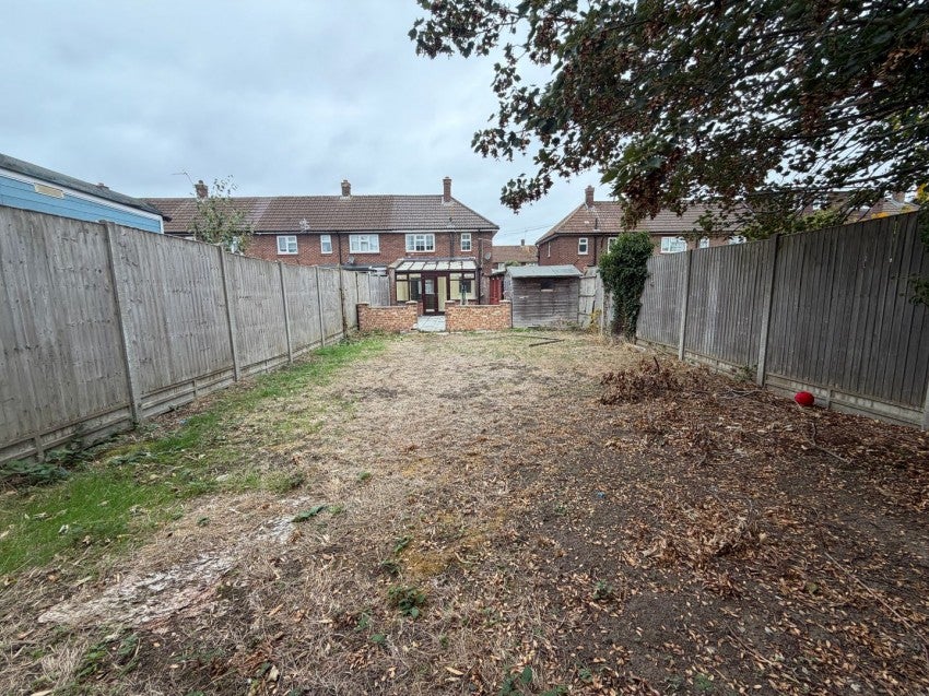 House Metcalf Road in Borough of Spelthorne